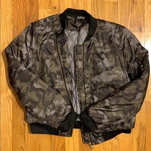 Azbro Cropped Puffy Bomber Jacket, Women’s size XL